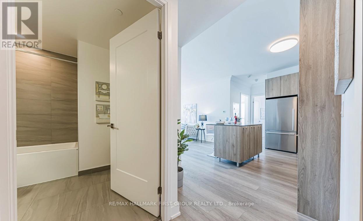 38 Water Walk Drive, Markham, Ontario  L3R 6M8 - Photo 6 - N12956914