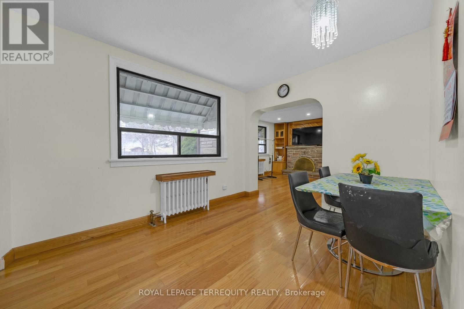 34 Downsview Avenue, Toronto, Ontario  M3M 1C9 - Photo 11 - W12916656