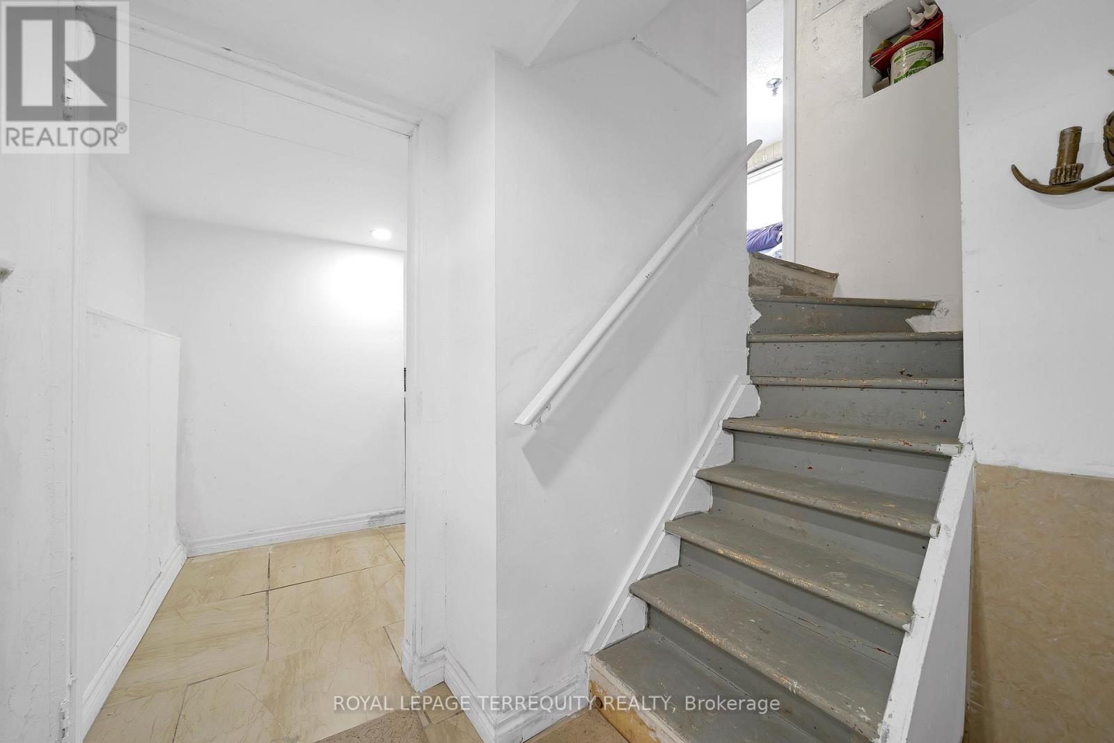 34 Downsview Avenue, Toronto, Ontario  M3M 1C9 - Photo 22 - W12916656