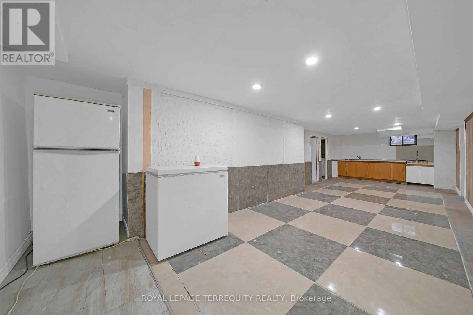 34 Downsview Avenue, Toronto, Ontario  M3M 1C9 - Photo 23 - W12916656
