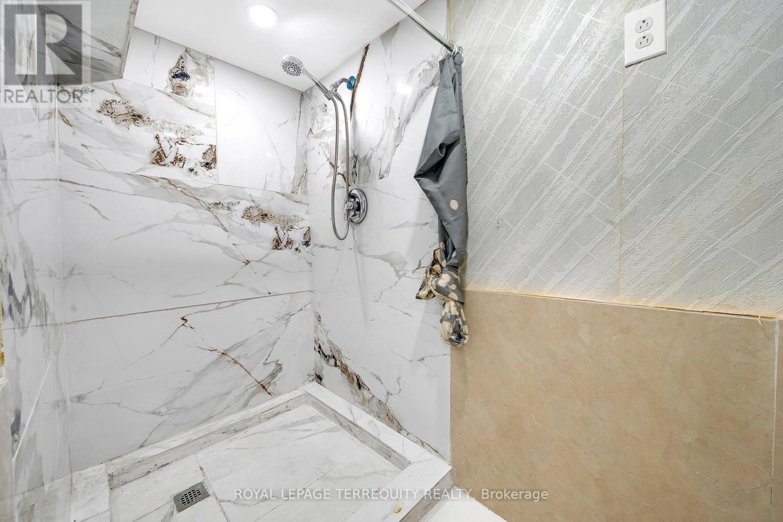 34 Downsview Avenue, Toronto, Ontario  M3M 1C9 - Photo 27 - W12916656