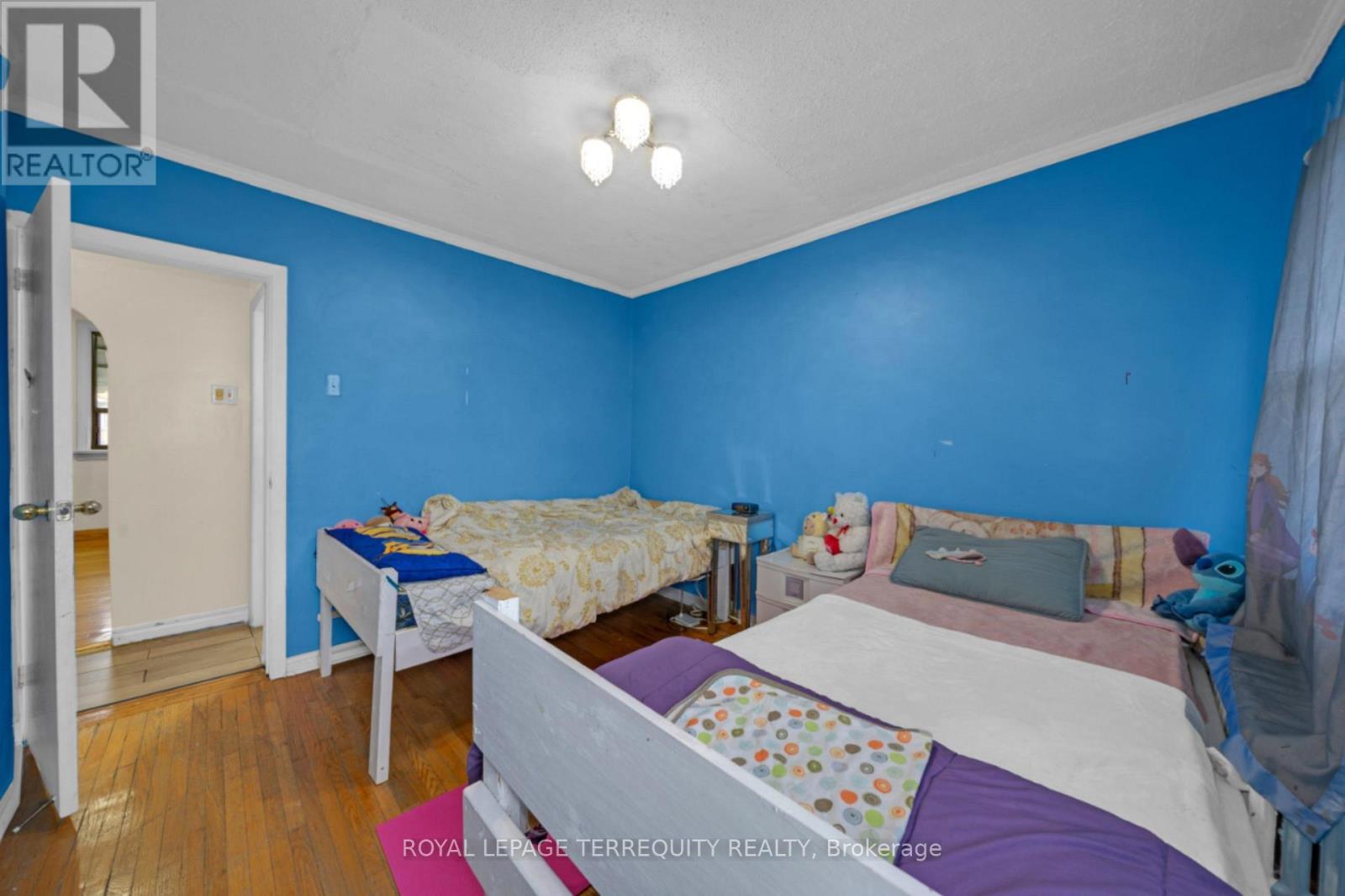 34 Downsview Avenue, Toronto, Ontario  M3M 1C9 - Photo 13 - W12916656