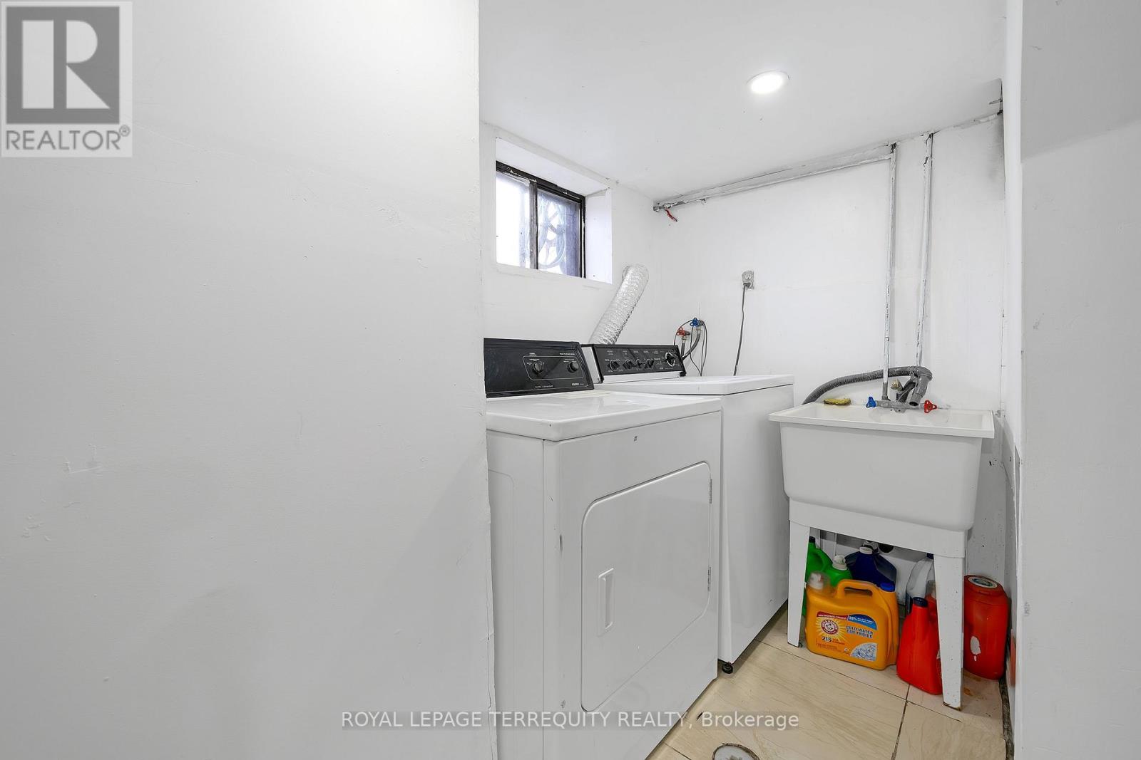 34 Downsview Avenue, Toronto, Ontario  M3M 1C9 - Photo 29 - W12916656