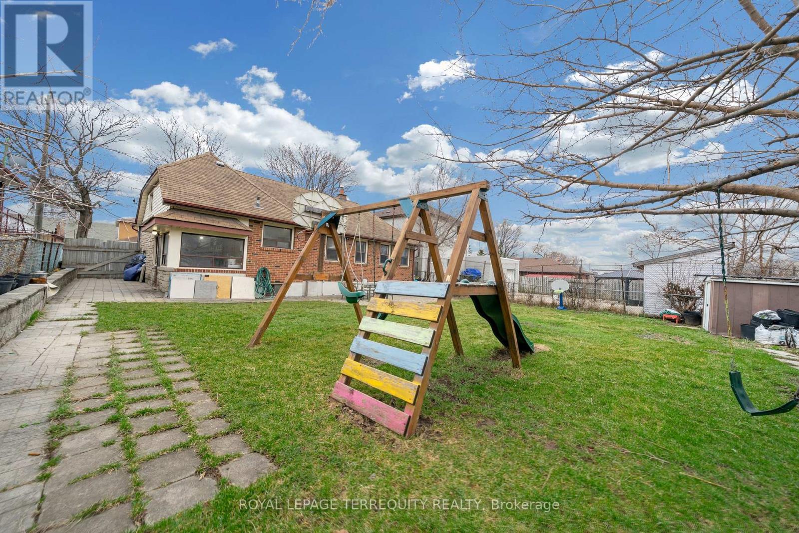 34 Downsview Avenue, Toronto, Ontario  M3M 1C9 - Photo 33 - W12916656