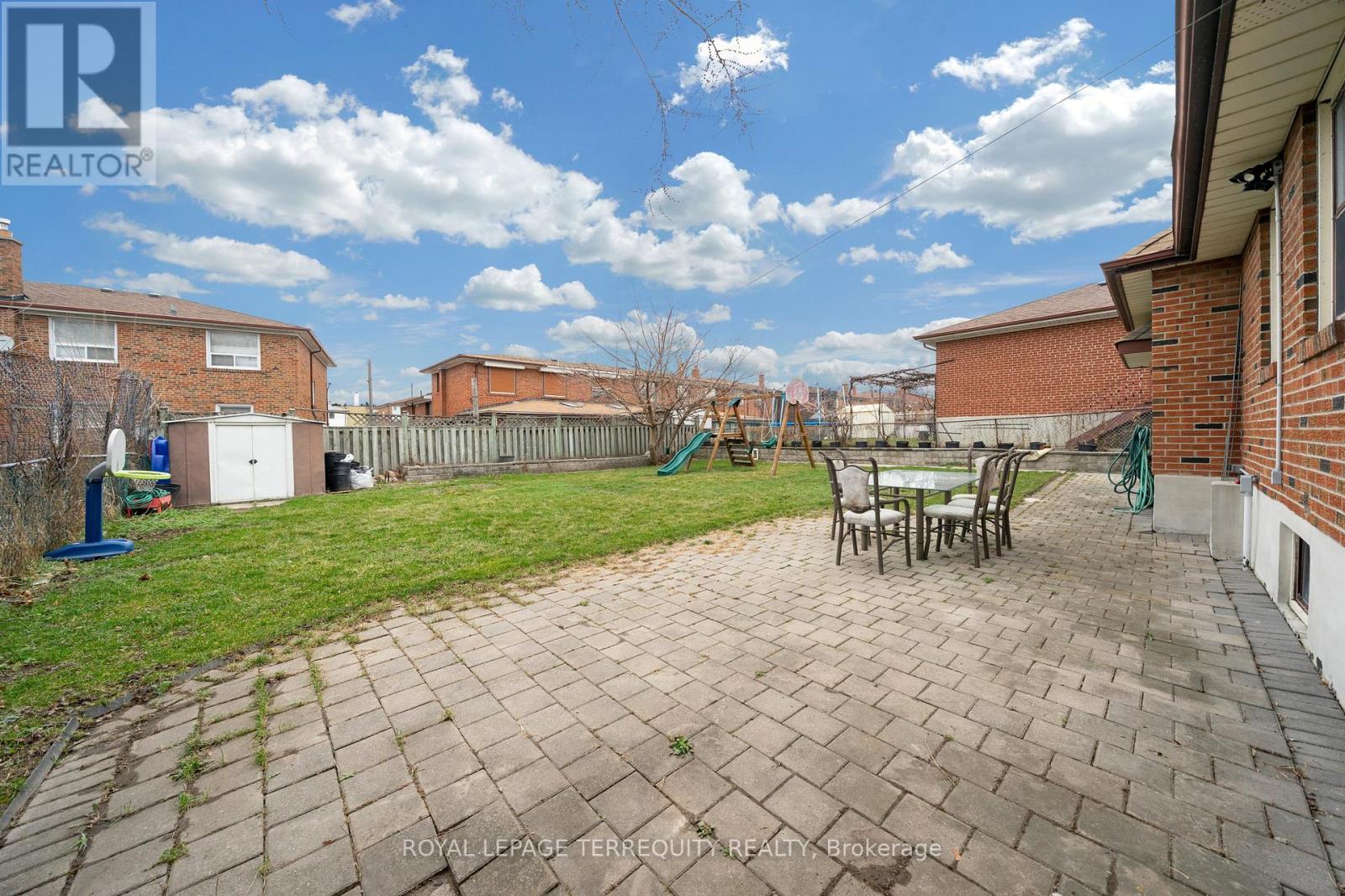 34 Downsview Avenue, Toronto, Ontario  M3M 1C9 - Photo 30 - W12916656