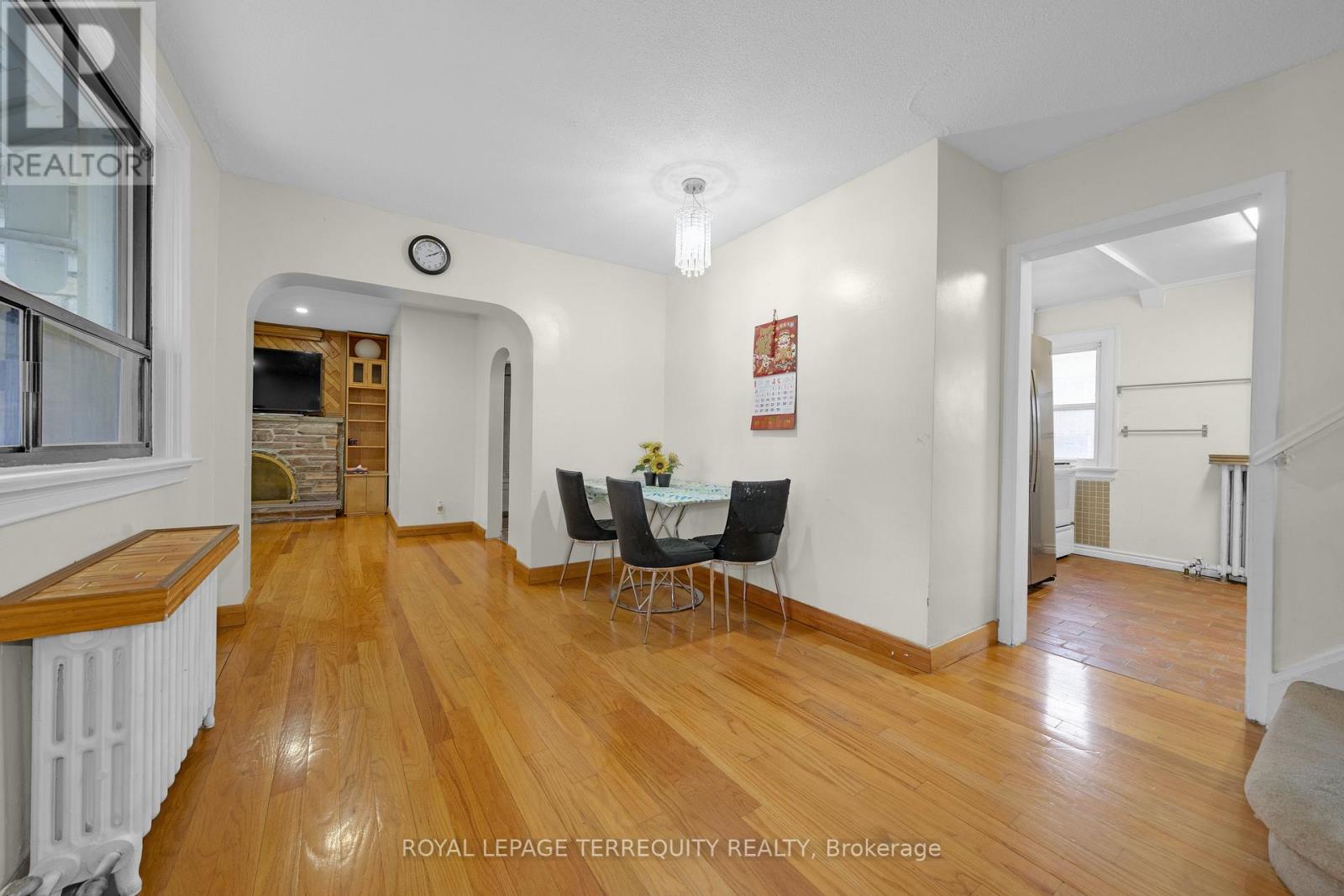 34 Downsview Avenue, Toronto, Ontario  M3M 1C9 - Photo 9 - W12916656