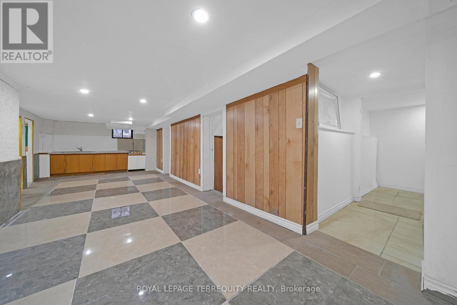 34 Downsview Avenue, Toronto, Ontario  M3M 1C9 - Photo 24 - W12916656