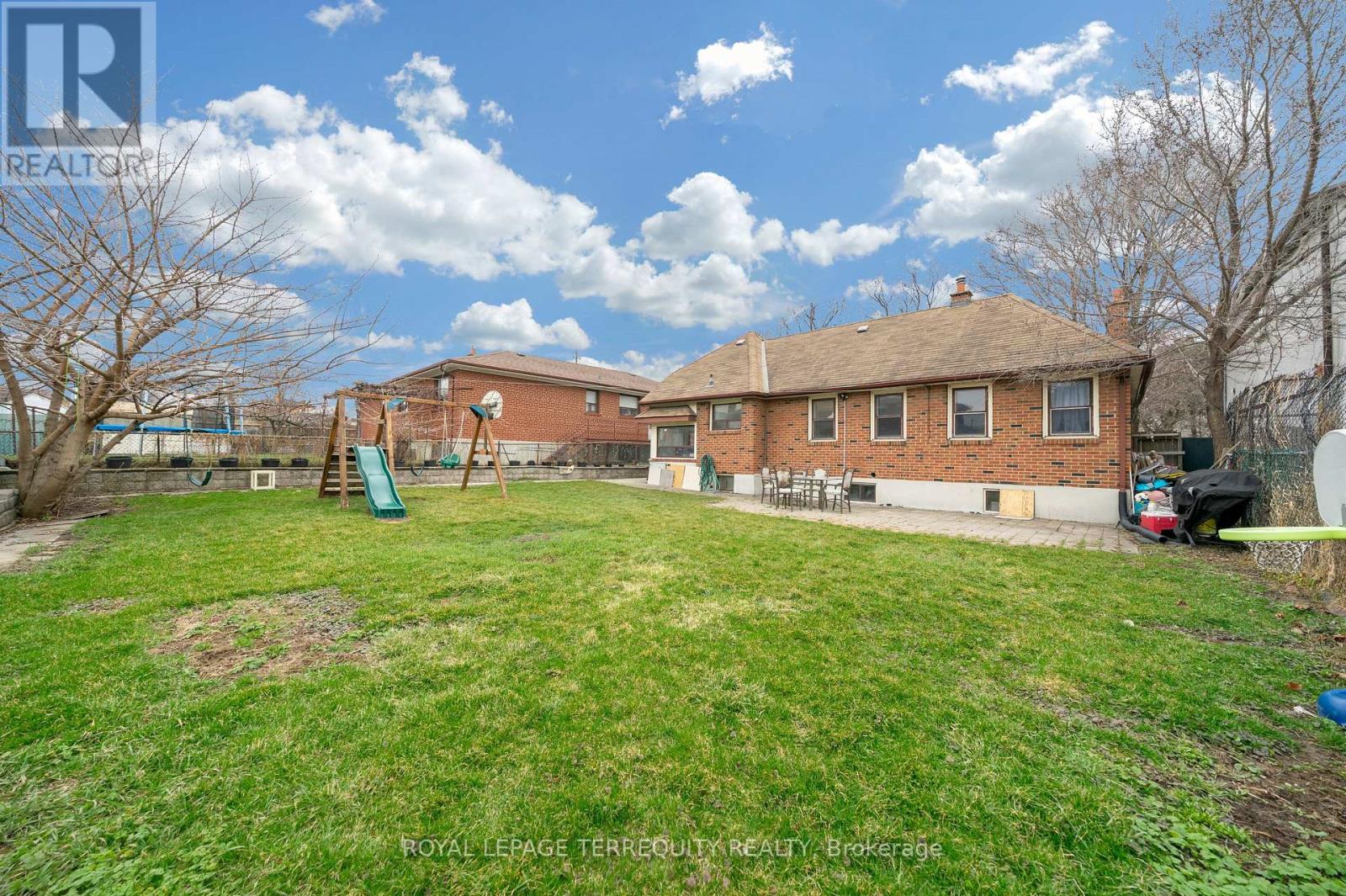 34 Downsview Avenue, Toronto, Ontario  M3M 1C9 - Photo 31 - W12916656