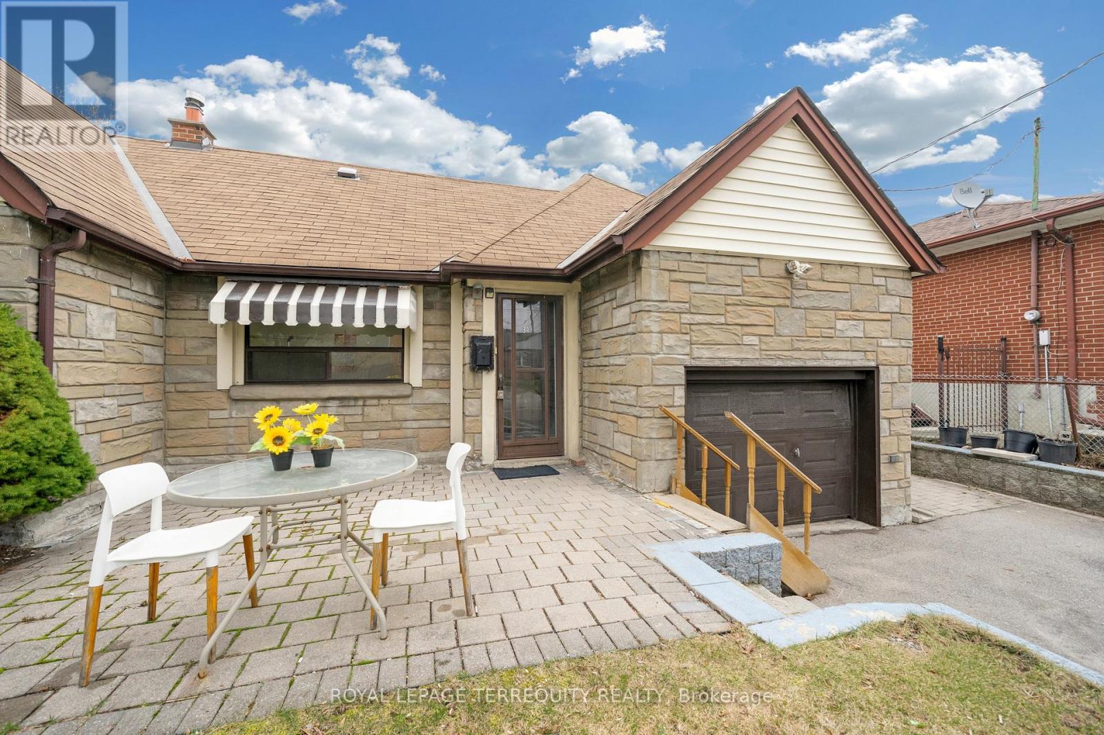 34 Downsview Avenue, Toronto, Ontario  M3M 1C9 - Photo 5 - W12916656