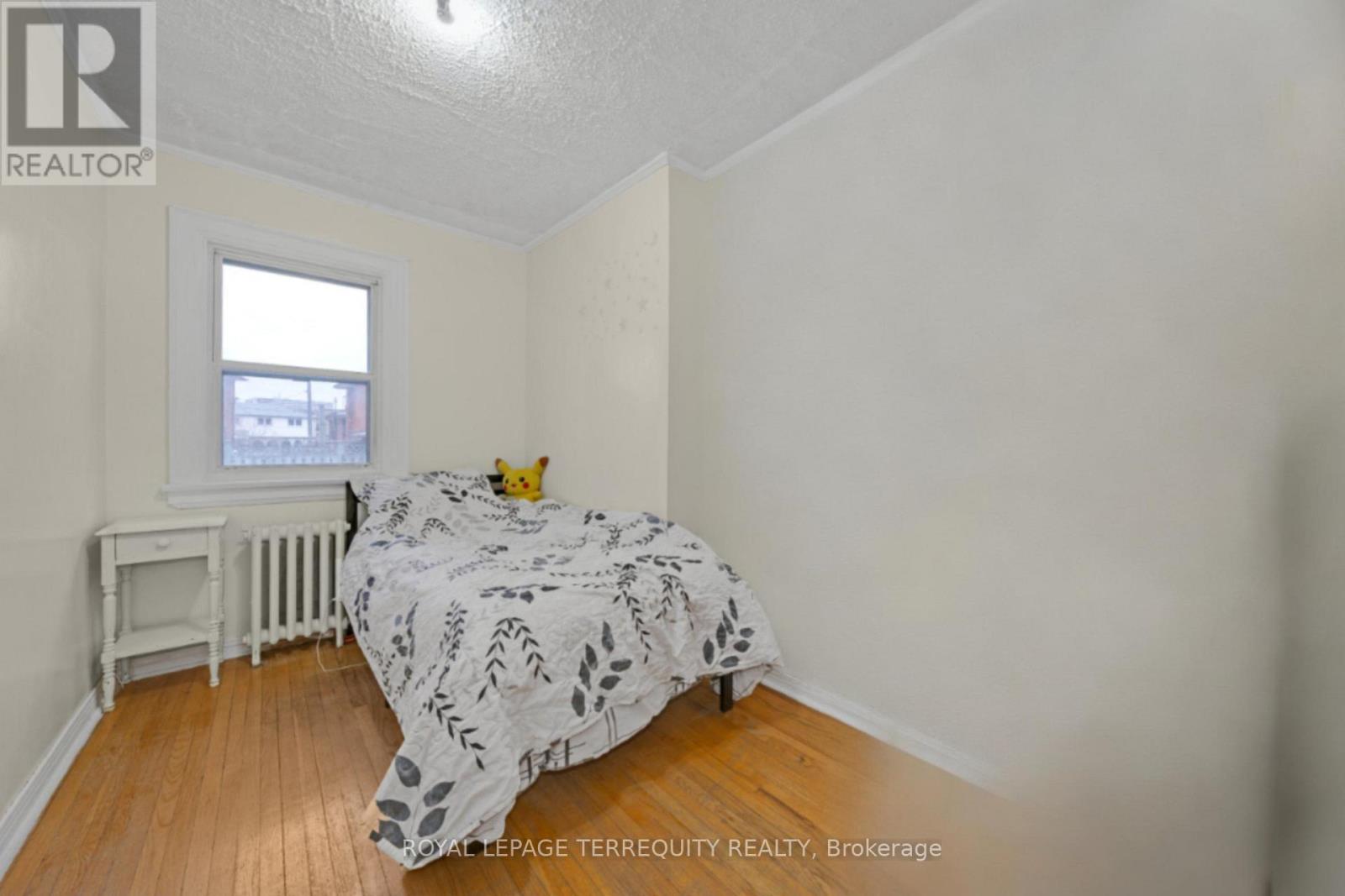 34 Downsview Avenue, Toronto, Ontario  M3M 1C9 - Photo 14 - W12916656