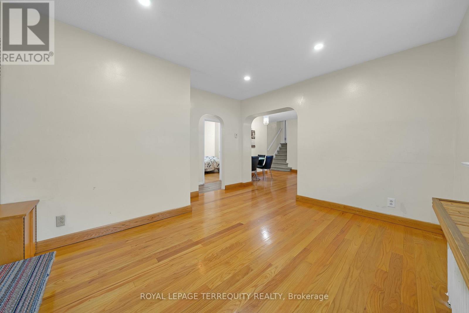 34 Downsview Avenue, Toronto, Ontario  M3M 1C9 - Photo 8 - W12916656