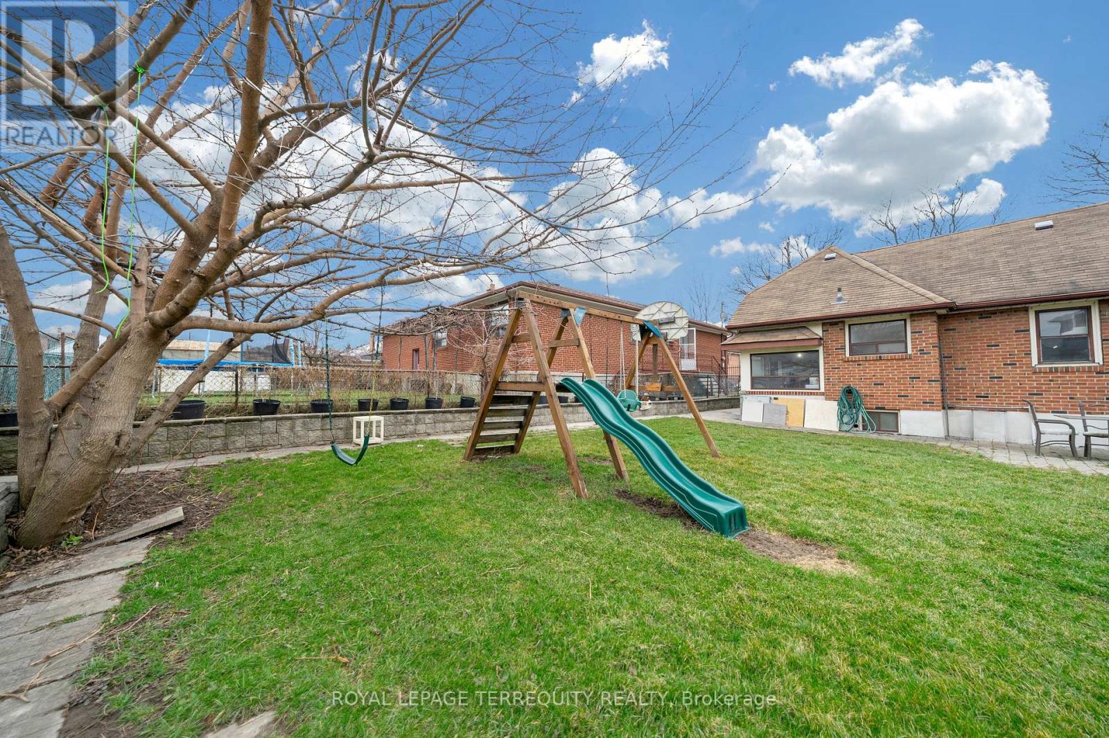 34 Downsview Avenue, Toronto, Ontario  M3M 1C9 - Photo 32 - W12916656