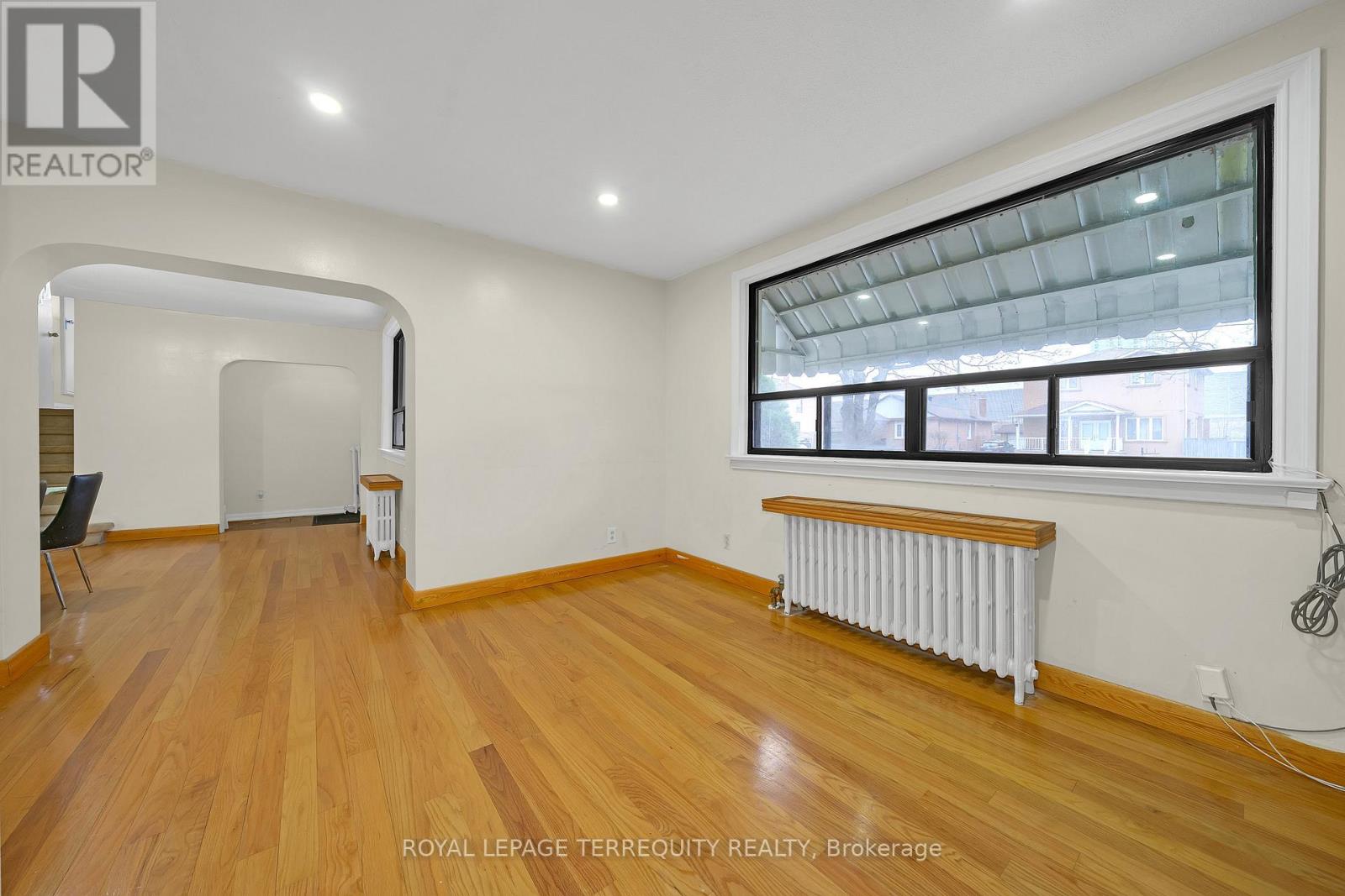 34 Downsview Avenue, Toronto, Ontario  M3M 1C9 - Photo 6 - W12916656