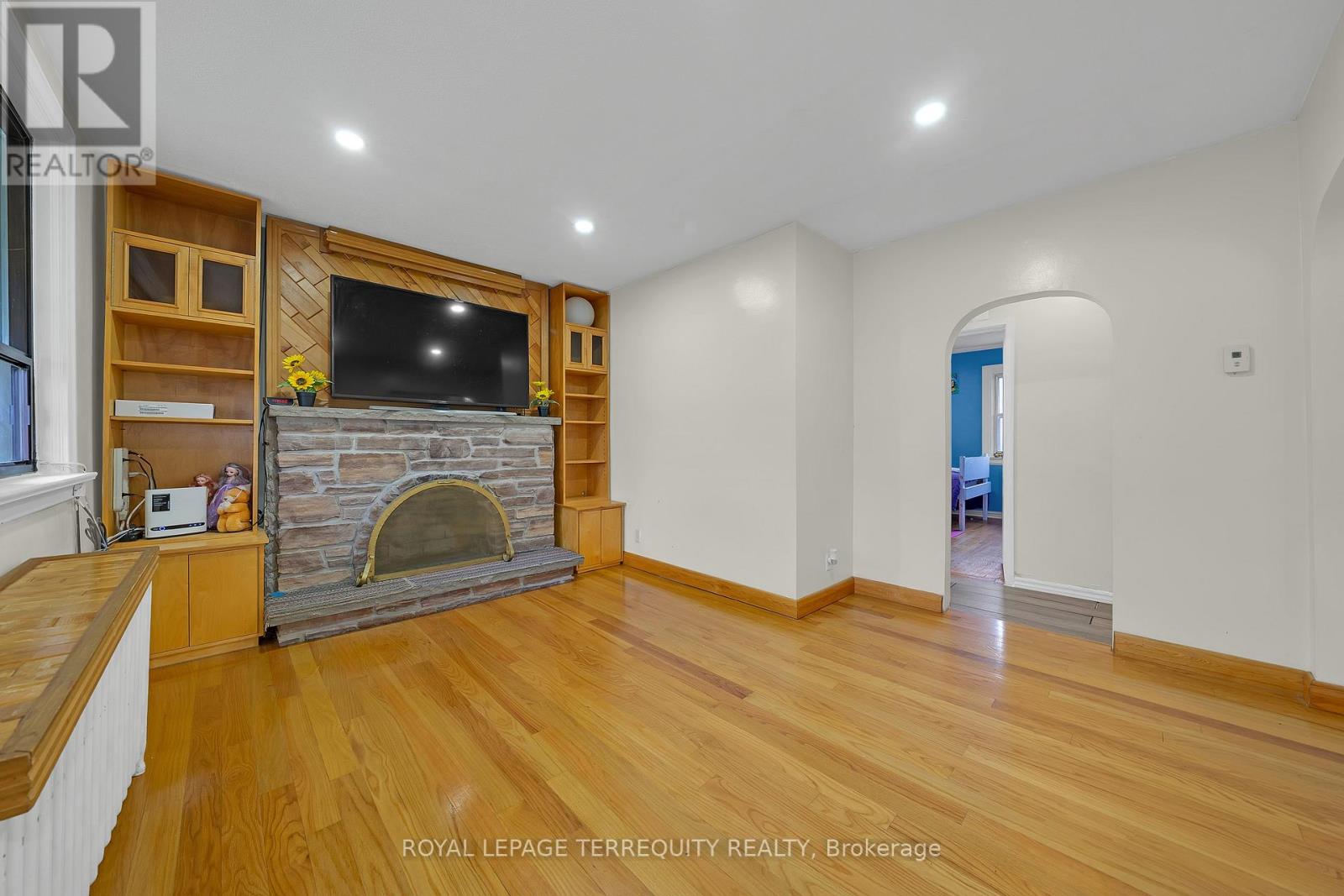 34 Downsview Avenue, Toronto, Ontario  M3M 1C9 - Photo 7 - W12916656