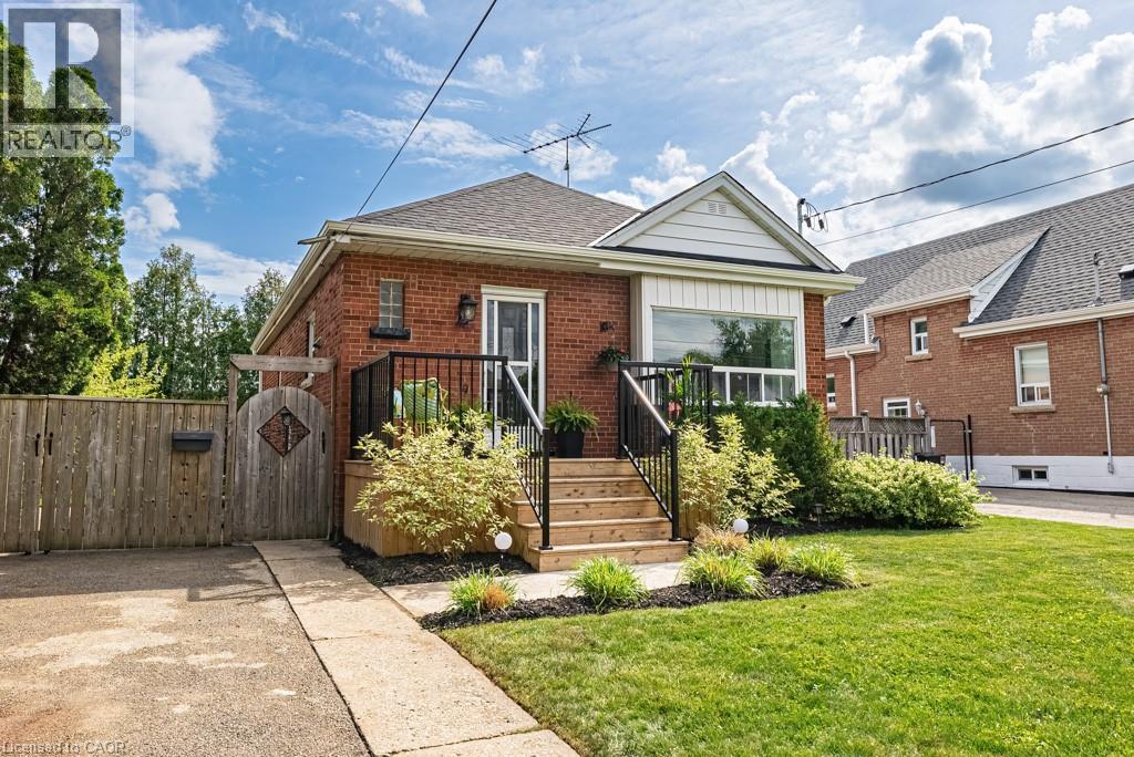 42 Sharon Avenue, Hamilton, Ontario  L8T 1E3 - Photo 2 - 40817625