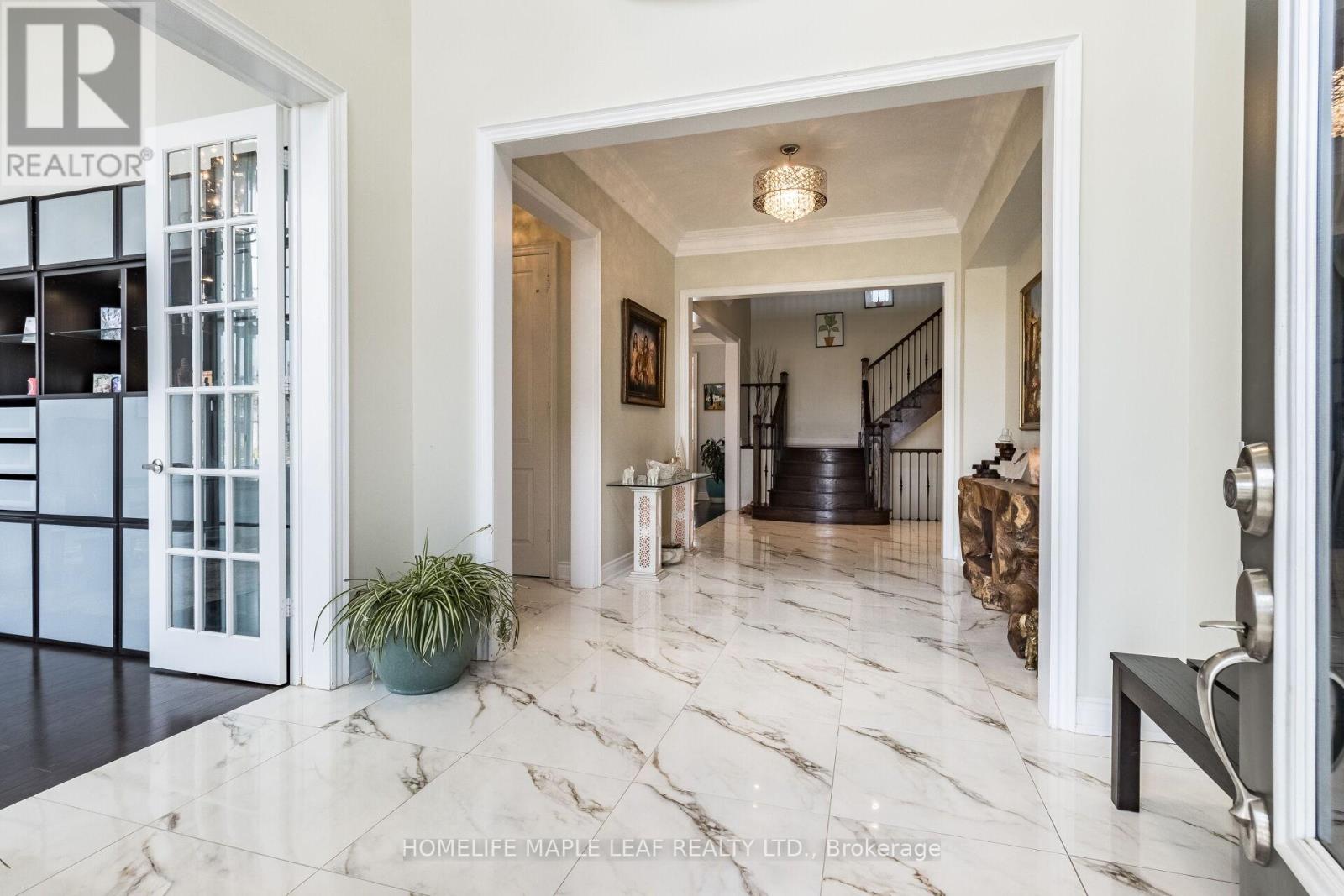 44 Herringbone Crescent, Brampton, Ontario  L6P 4B8 - Photo 3 - W12957308