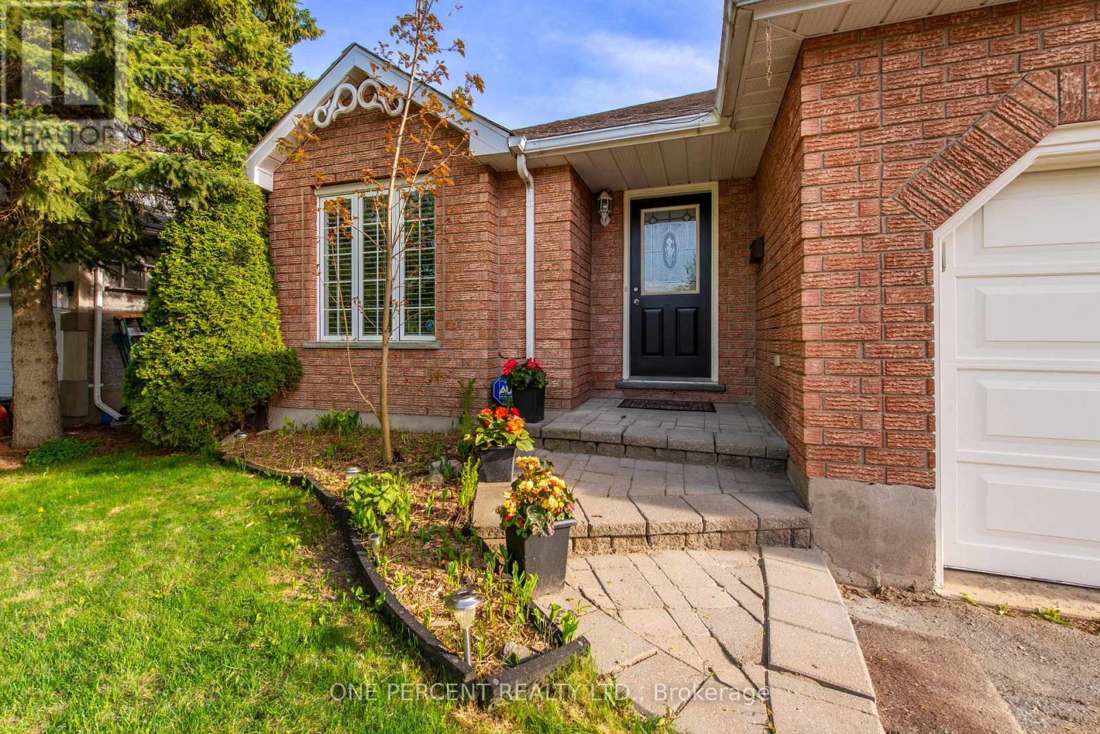 240 Walsh Crescent, Orangeville, Ontario  L9W 4T1 - Photo 2 - W12957314