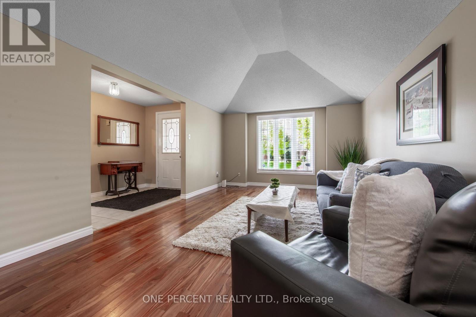 240 Walsh Crescent, Orangeville, Ontario  L9W 4T1 - Photo 3 - W12957314