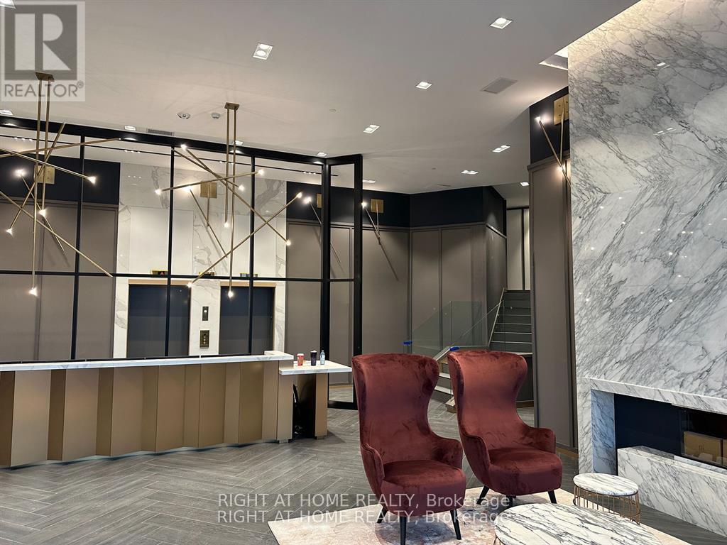 Ph12 - 405 Dundas Street W, Oakville, Ontario  L6M 5P9 - Photo 2 - W12957320