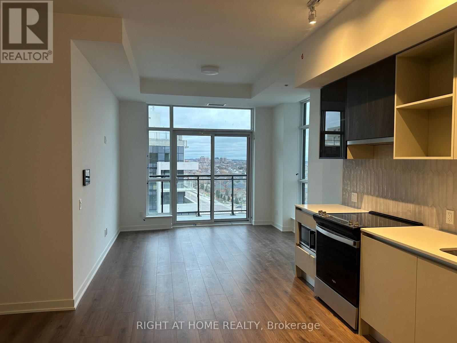 Ph12 - 405 Dundas Street W, Oakville, Ontario  L6M 5P9 - Photo 38 - W12957320