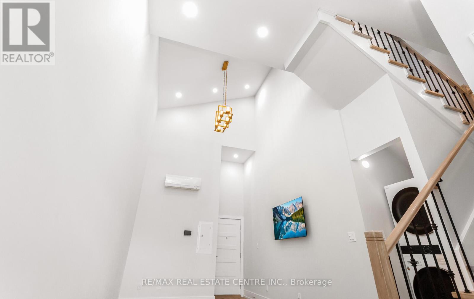 204 - 271 Queen Street S, Mississauga, Ontario  L5M 1L9 - Photo 9 - W12957342