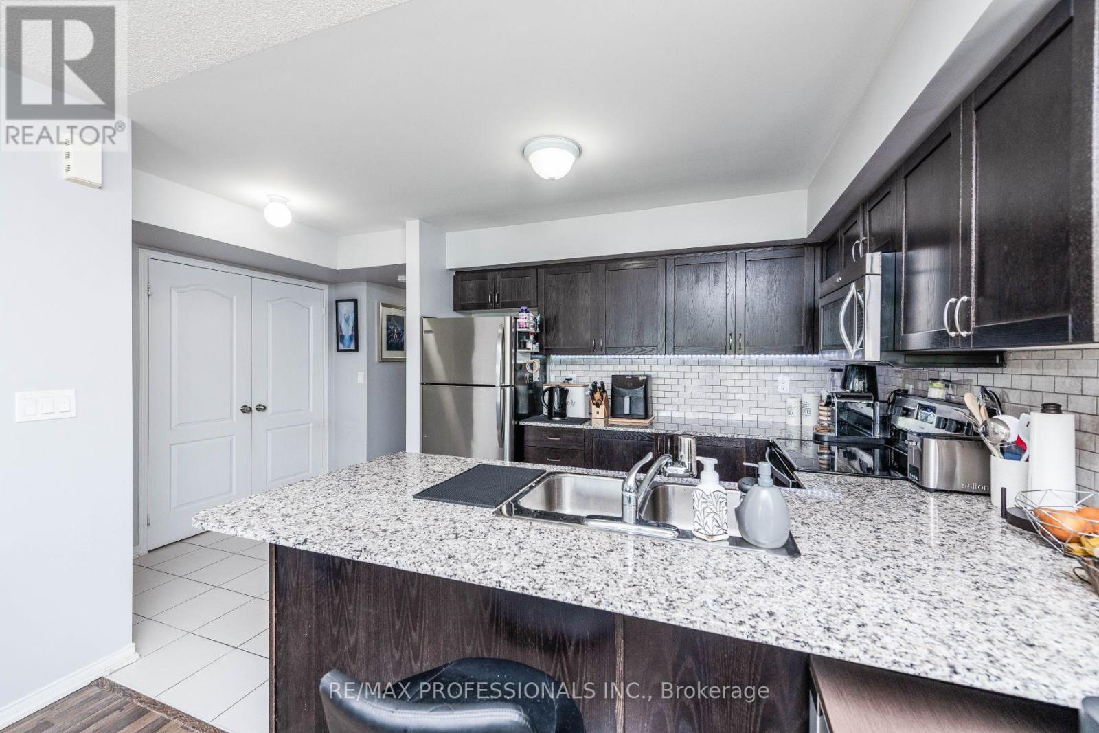 601 - 140 Widdicombe Hill Boulevard, Toronto, Ontario  M9R 0A9 - Photo 10 - W12957344