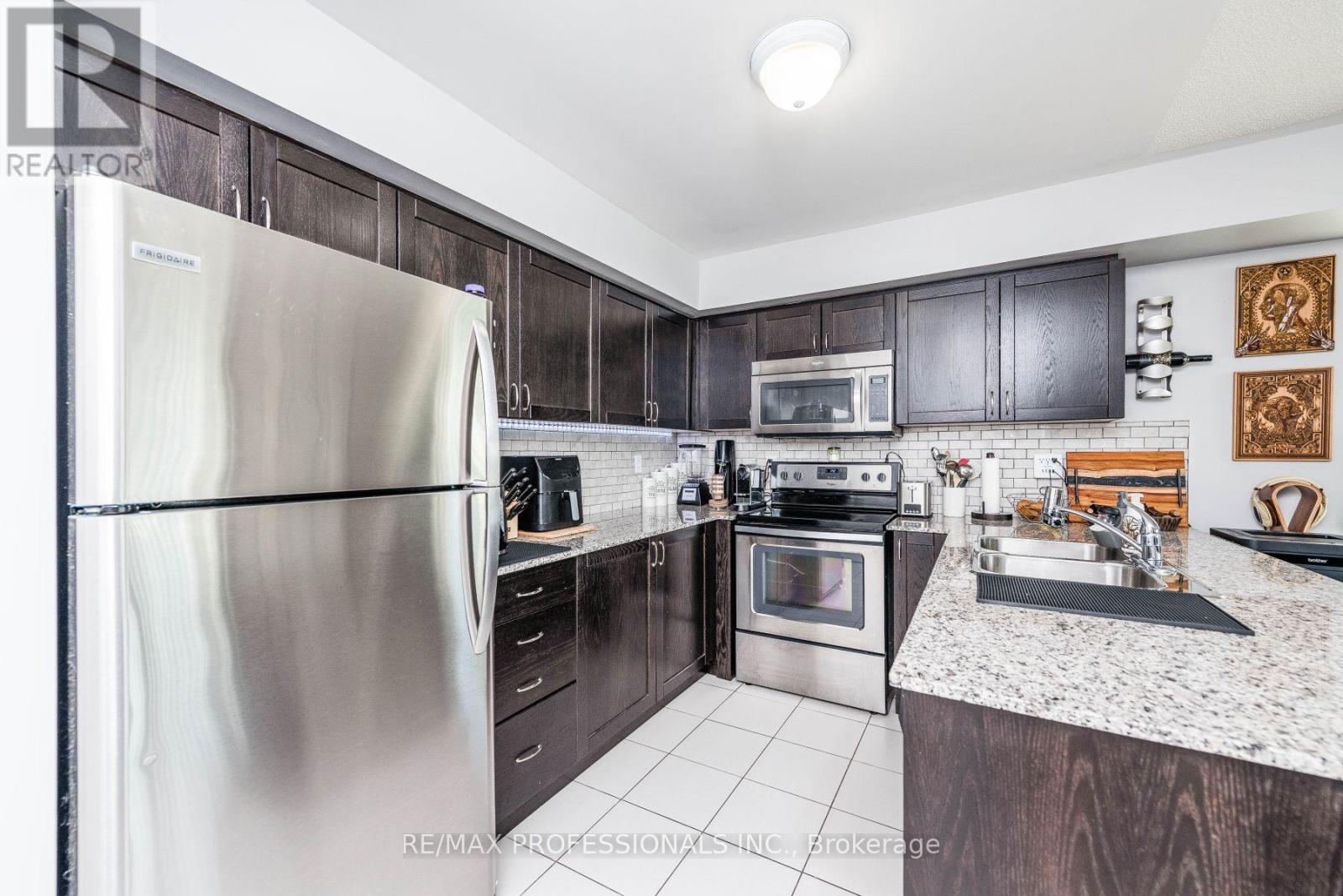 601 - 140 Widdicombe Hill Boulevard, Toronto, Ontario  M9R 0A9 - Photo 11 - W12957344