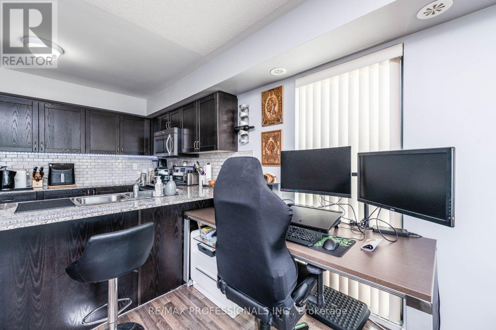 601 - 140 Widdicombe Hill Boulevard, Toronto, Ontario  M9R 0A9 - Photo 8 - W12957344