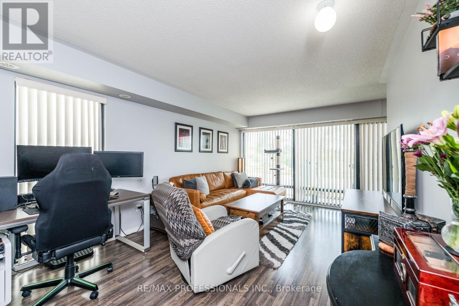 601 - 140 Widdicombe Hill Boulevard, Toronto, Ontario  M9R 0A9 - Photo 9 - W12957344