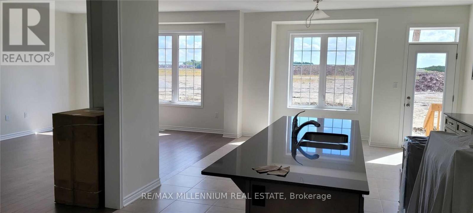 33 Eberly Woods Drive, Caledon, Ontario  L7C 4J2 - Photo 3 - W12957350