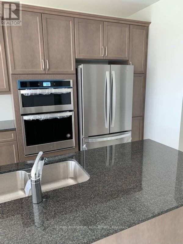 33 Eberly Woods Drive, Caledon, Ontario  L7C 4J2 - Photo 5 - W12957350