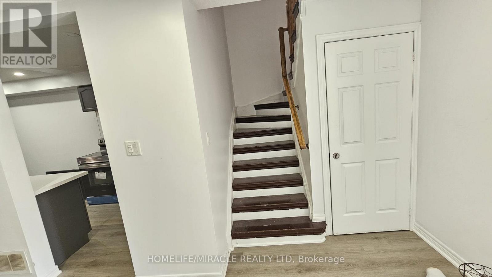 13 Prince Crescent, Brampton, Ontario  L7A 2C8 - Photo 7 - W12957354