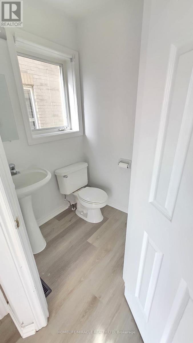 13 Prince Crescent, Brampton, Ontario  L7A 2C8 - Photo 8 - W12957354