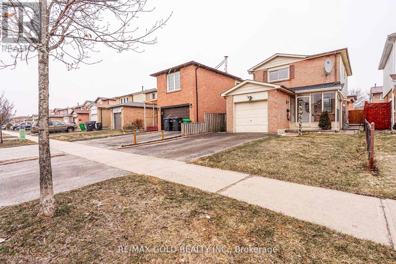 13 MARTINDALE CRESCENT, Brampton, Ontario