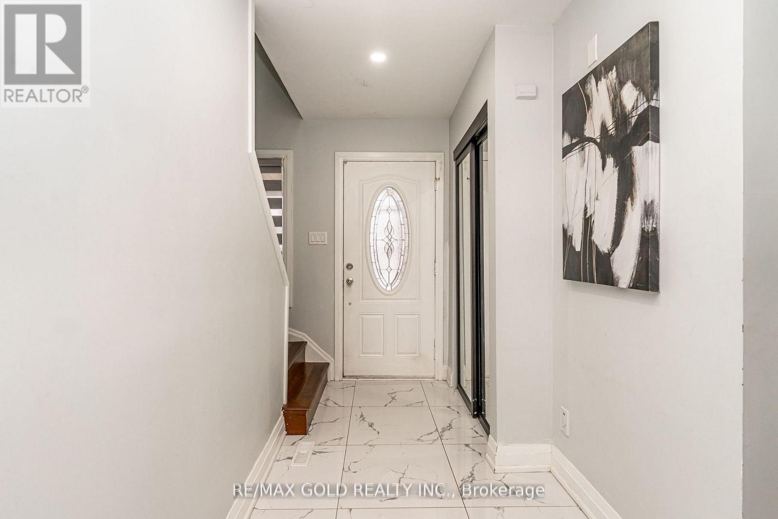 13 Martindale Crescent, Brampton, Ontario  L6X 2V7 - Photo 6 - W12957366