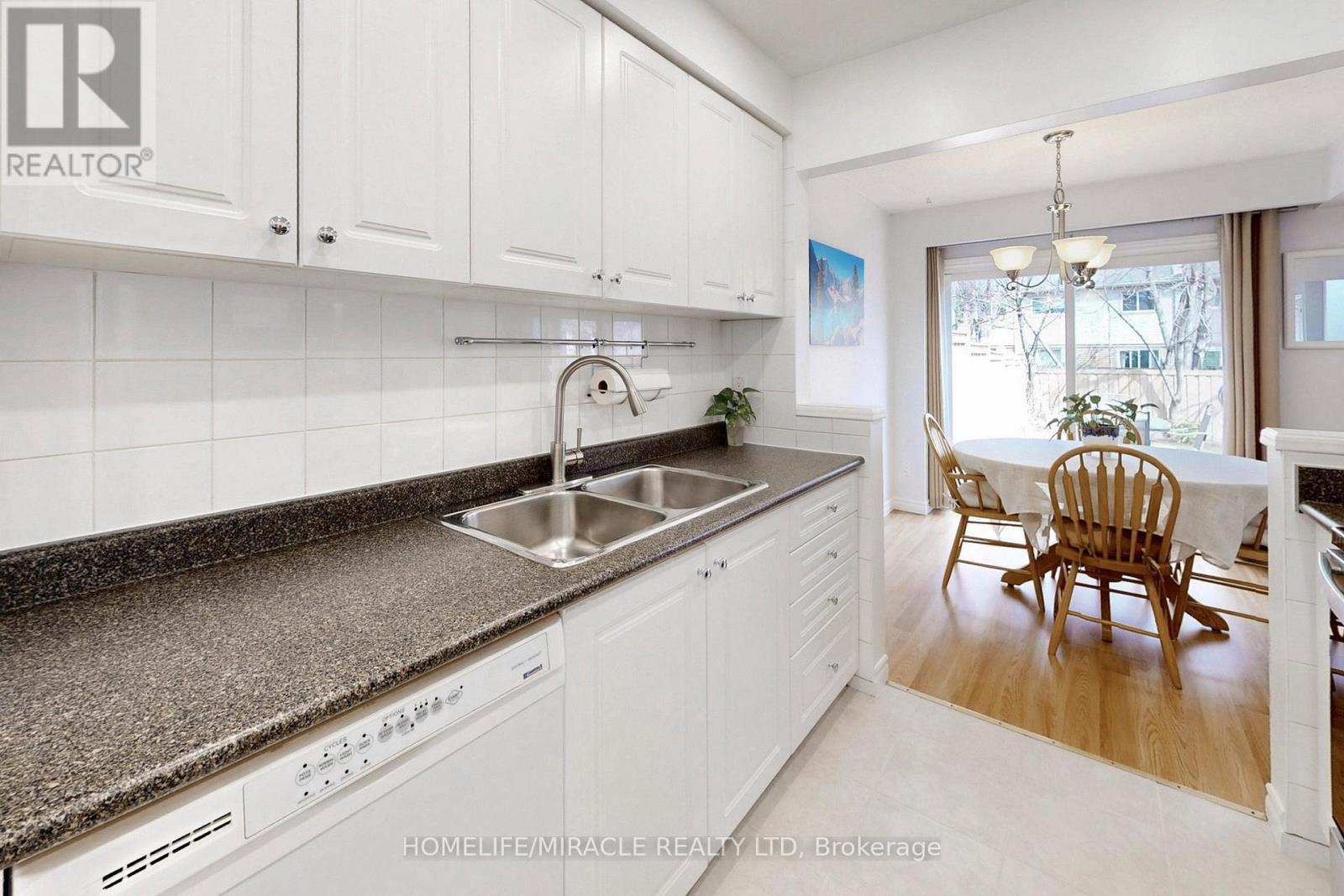 3489 Woodhurst Crescent, Mississauga, Ontario  L5L 1N3 - Photo 12 - W12957390