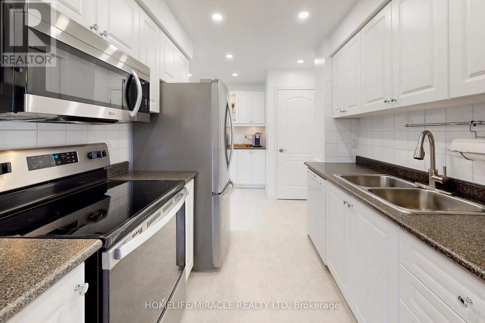 3489 Woodhurst Crescent, Mississauga, Ontario  L5L 1N3 - Photo 13 - W12957390