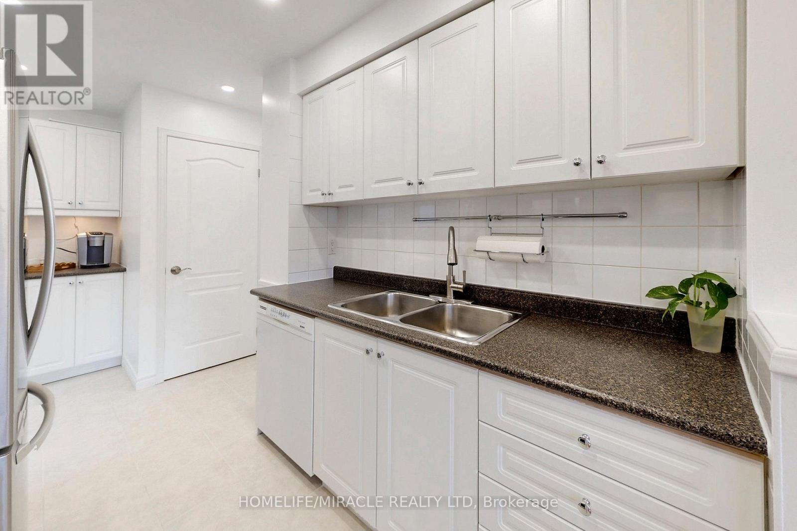 3489 Woodhurst Crescent, Mississauga, Ontario  L5L 1N3 - Photo 15 - W12957390