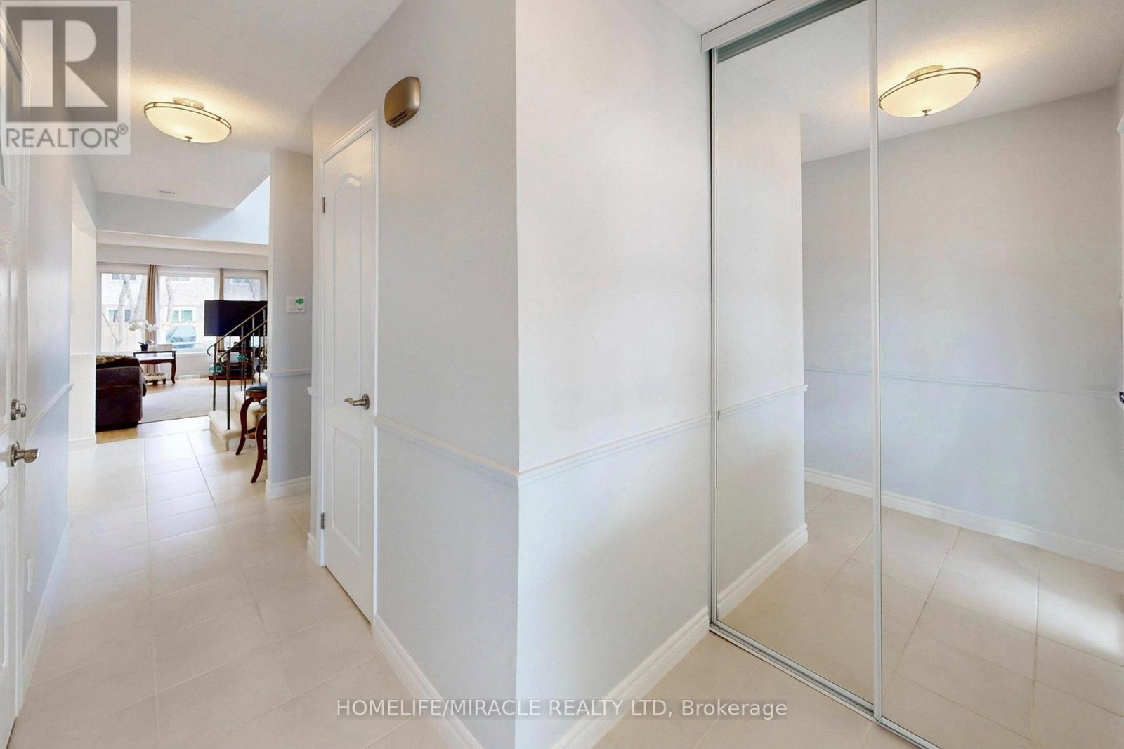 3489 Woodhurst Crescent, Mississauga, Ontario  L5L 1N3 - Photo 5 - W12957390