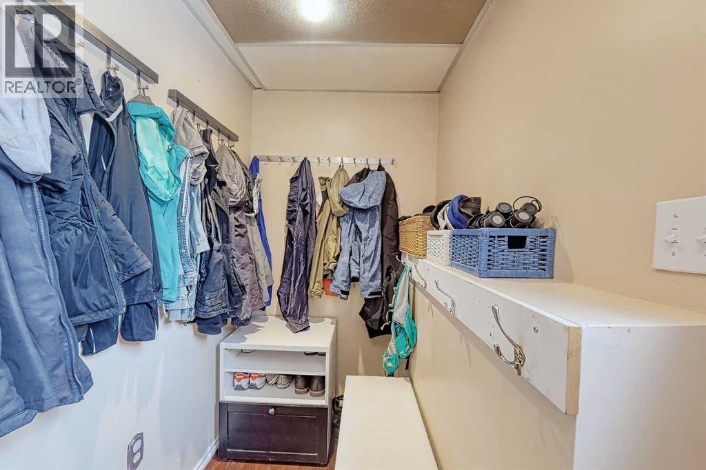 15 Edgeland Mews Nw, Calgary, Alberta T3A 4C9 - Photo 34 - A2295037