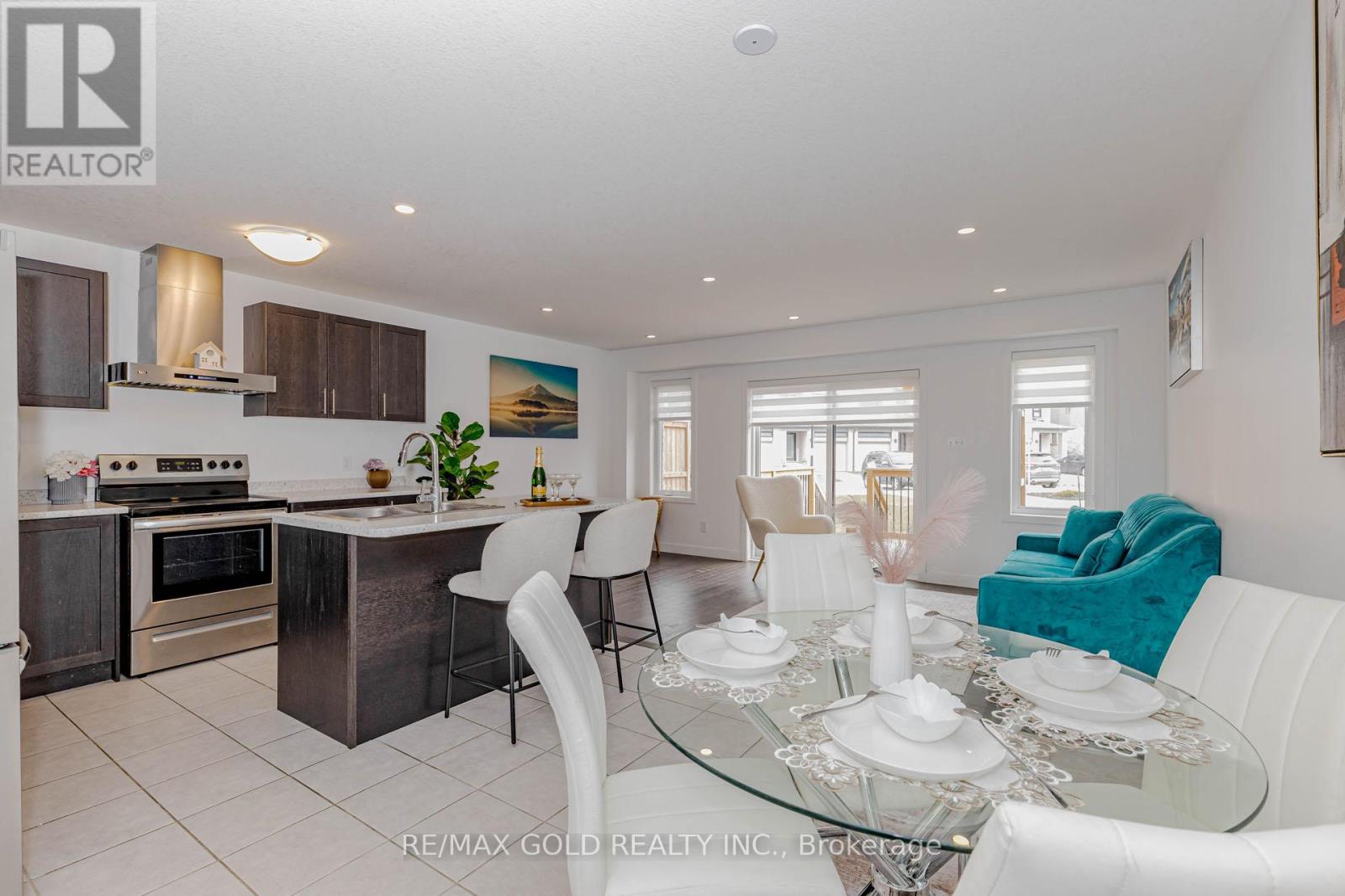 75 Pony Way, Kitchener, Ontario  N2R 0R8 - Photo 10 - X12957362