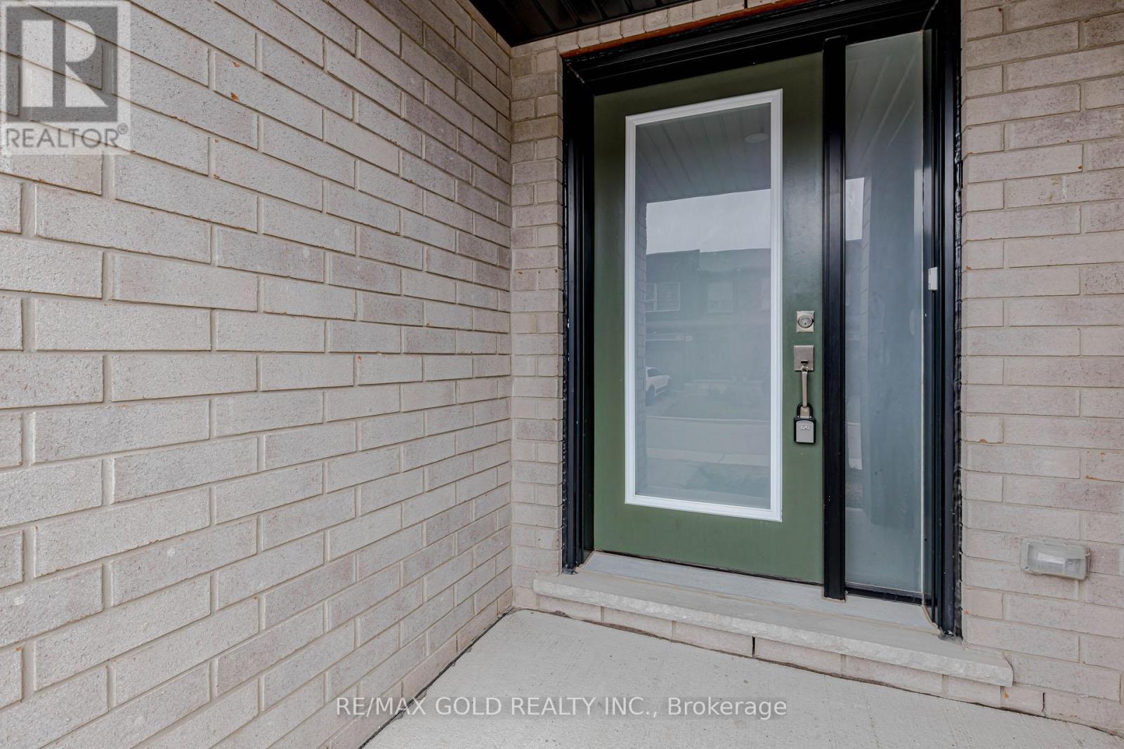 75 Pony Way, Kitchener, Ontario  N2R 0R8 - Photo 4 - X12957362