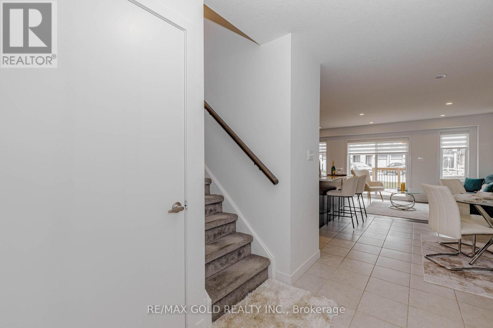 75 Pony Way, Kitchener, Ontario  N2R 0R8 - Photo 6 - X12957362