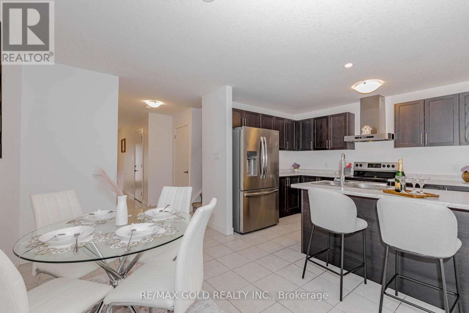 75 Pony Way, Kitchener, Ontario  N2R 0R8 - Photo 9 - X12957362