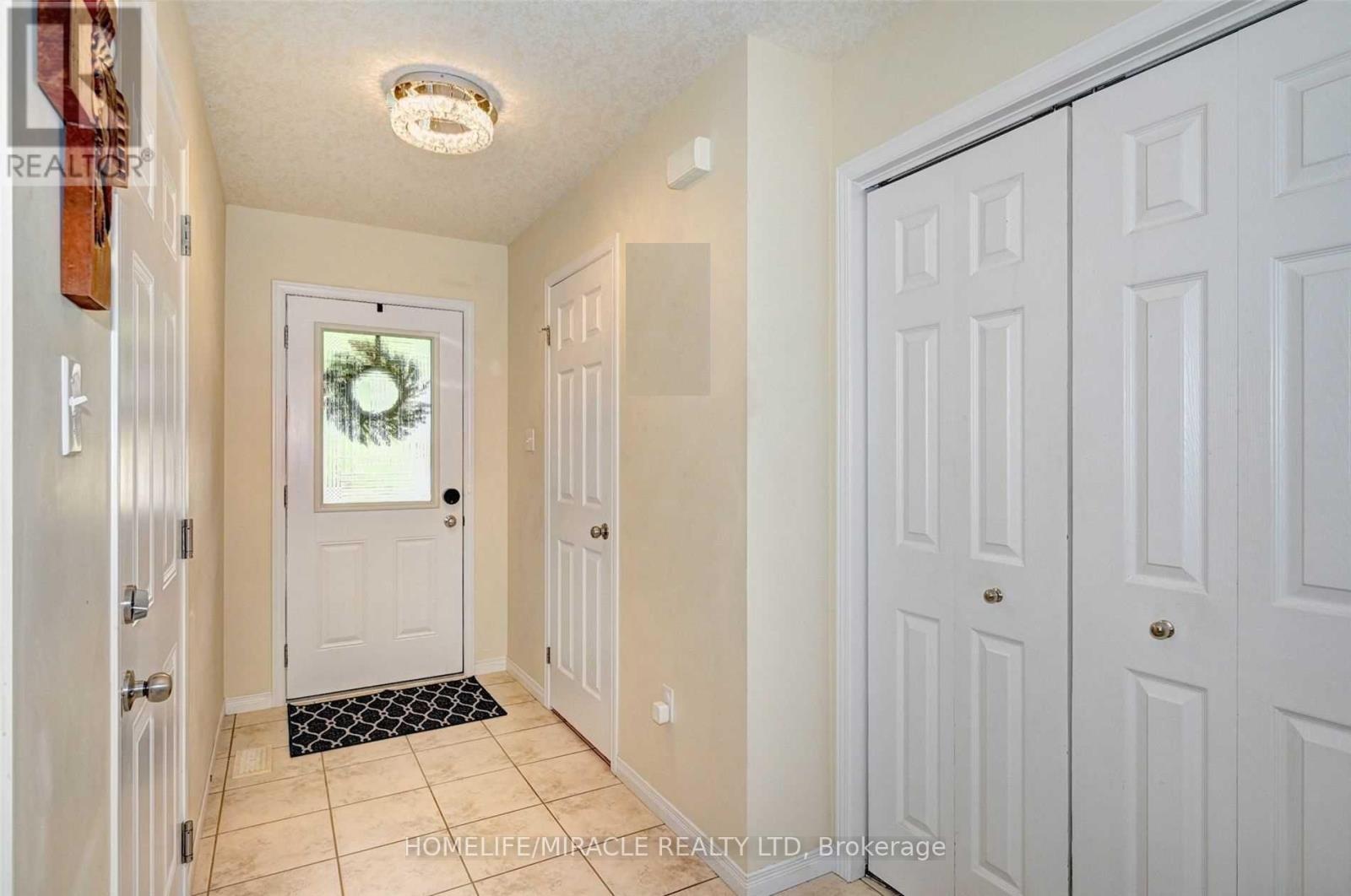 130 Upper Mercer Street, Kitchener, Ontario  N2A 4N2 - Photo 2 - X12957368