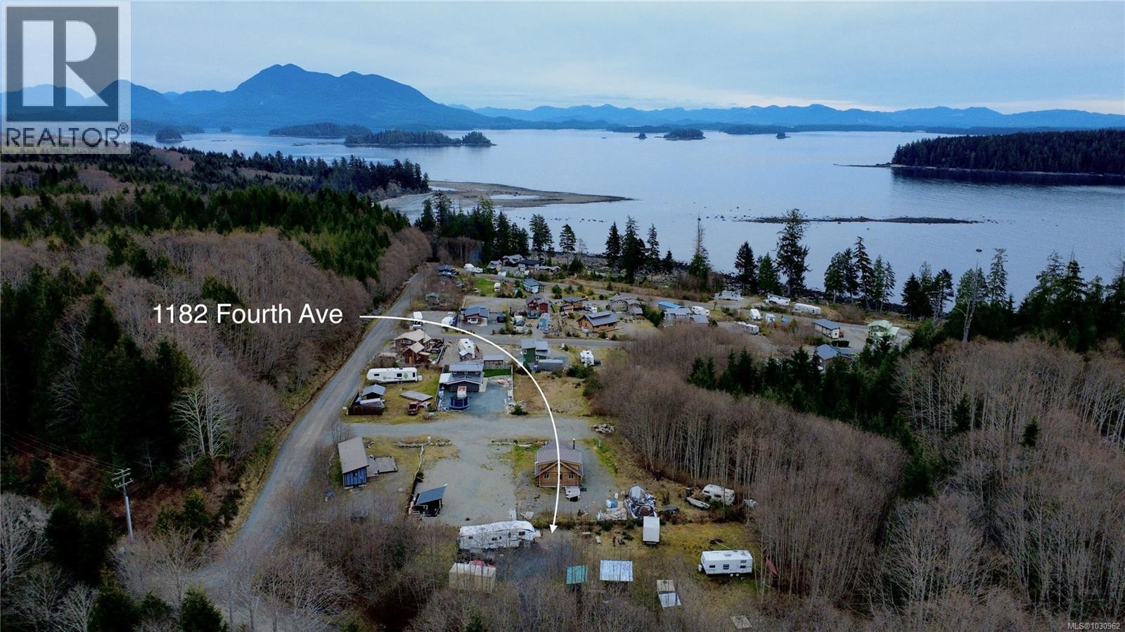 1182 Fourth Ave, Ucluelet, British Columbia  V0R 3A0 - Photo 3 - 1030962