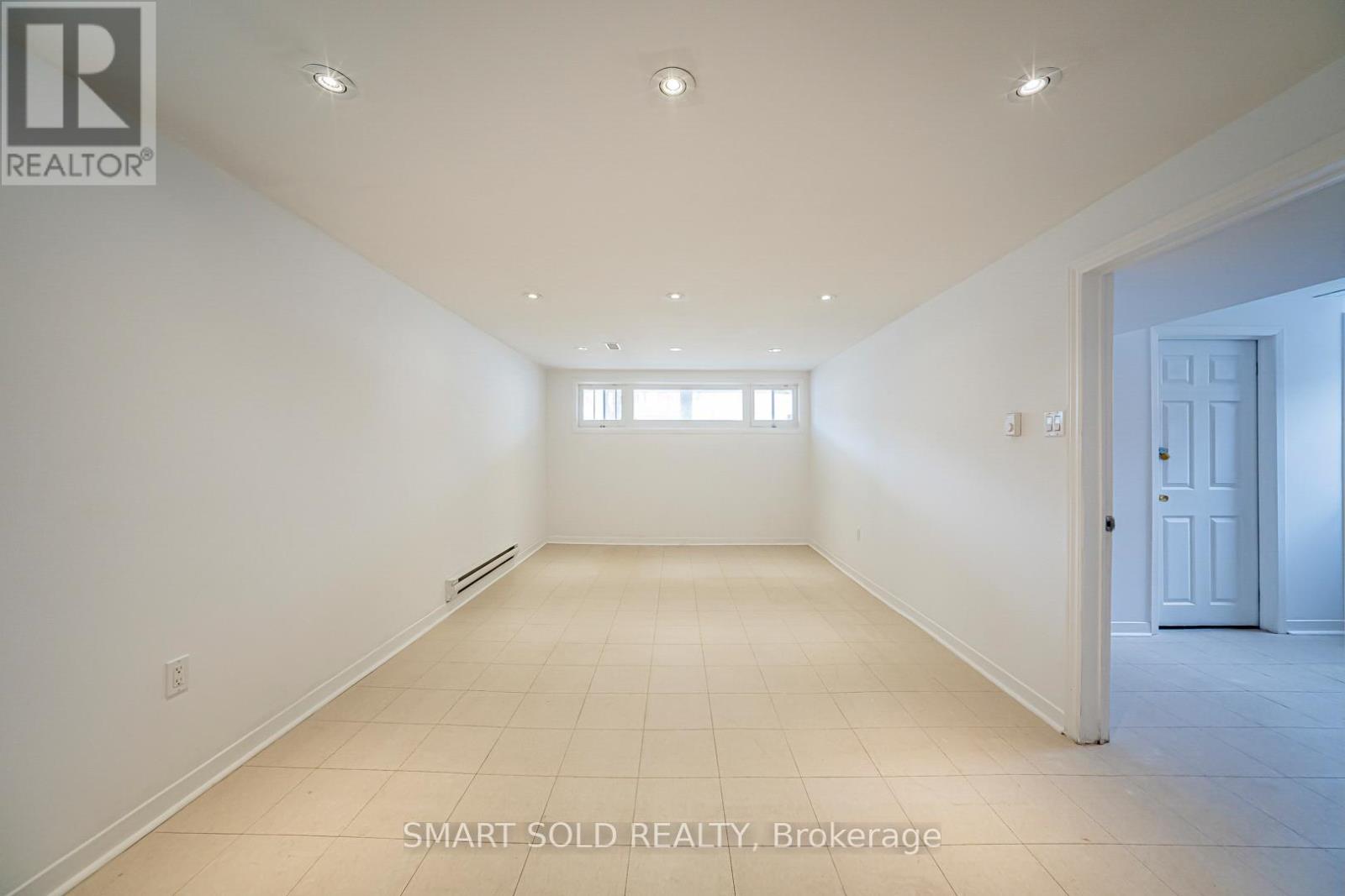 995 Garrard Avenue, Mississauga, Ontario  L5E 1L4 - Photo 32 - W12885392