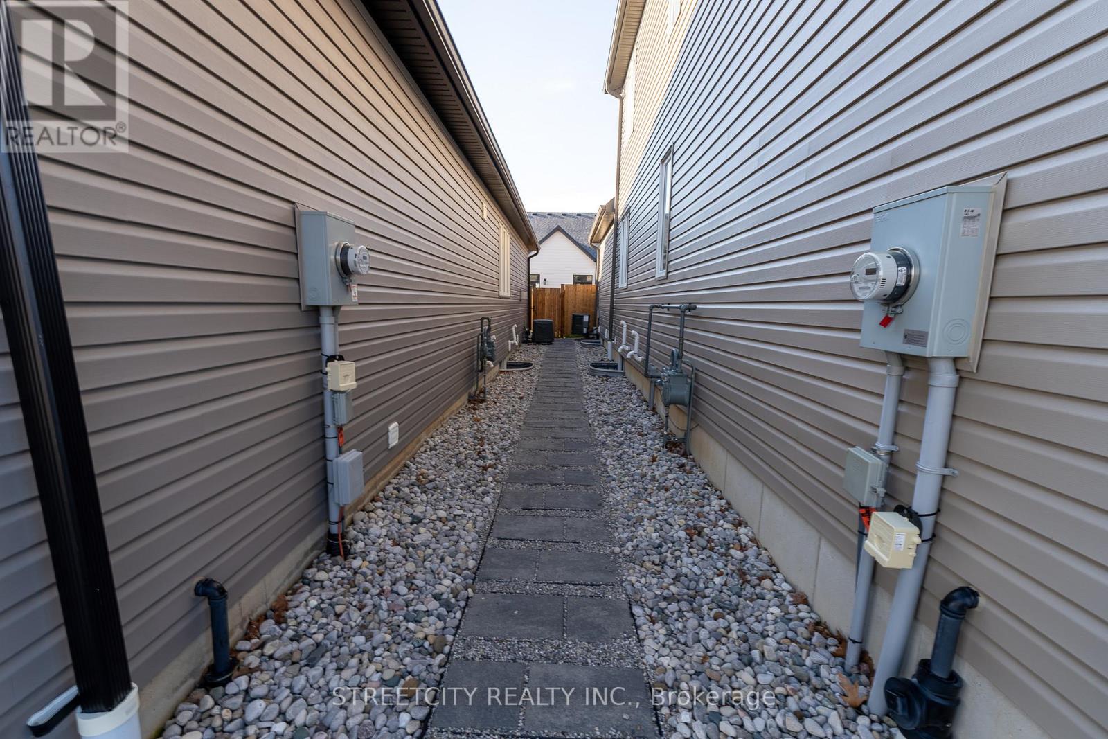 56 Compass Trail, Central Elgin, Ontario  L5G 4T8 - Photo 31 - X12933814