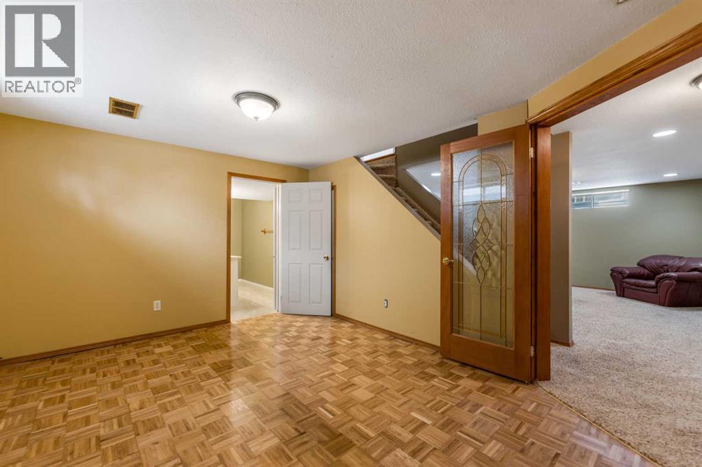 9 Mckenzie Place SE, Calgary, Alberta  T2Z 1T4 - Photo 32 - A2296865