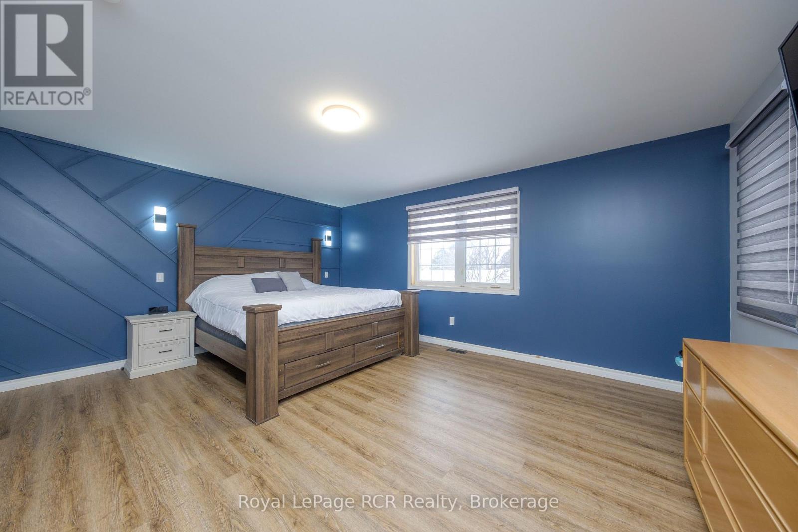 482 Wolsley Street, Huron-Kinloss, Ontario N0G 2H0 - Photo 13 - X12957408